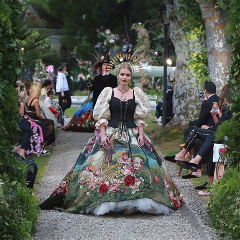 dolce gabbana sul lago di como|Dolce & Gabbana e I Promessi Sposi .